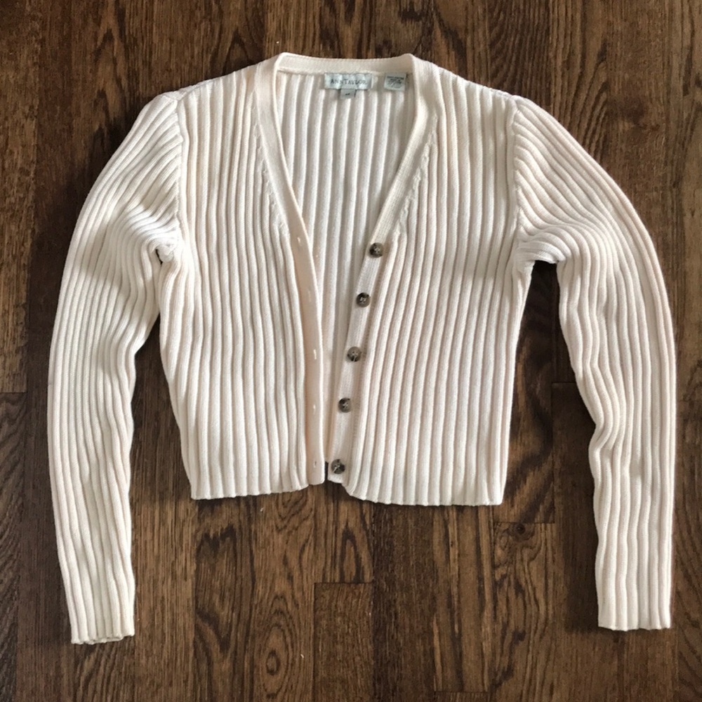 ANN TAYLOR cream cttn crop bttn down v-neck swtr M
